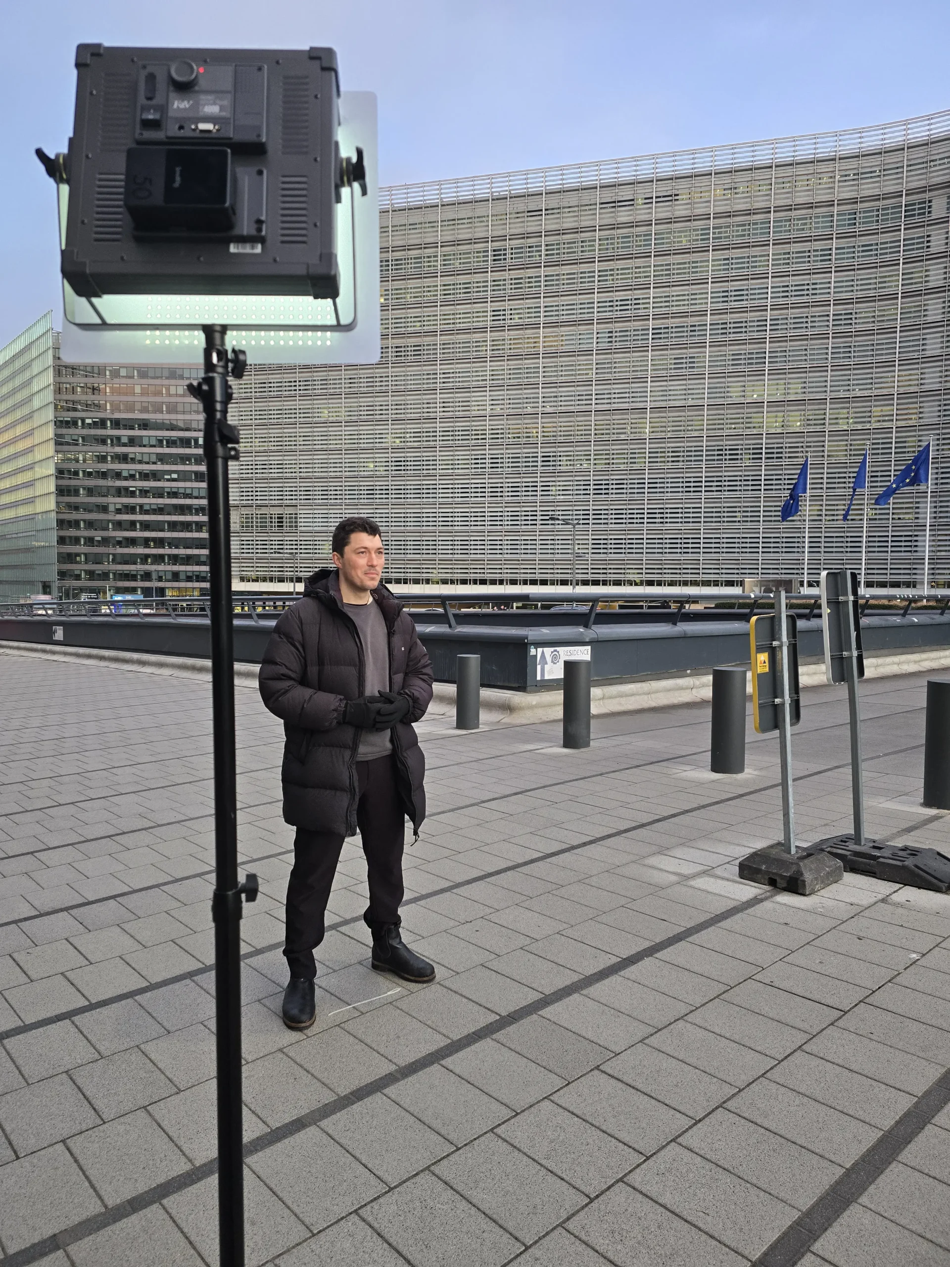 CamJo24 ENG crew filming ProSieben reporter outside European Commission Brussels