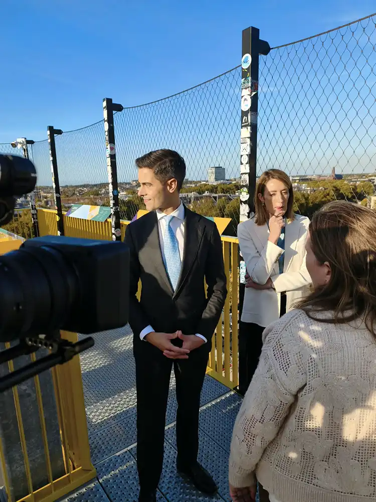 Roberta Metsola and Prime Minister Rob Jetten in The Hague, filmed by a CamJo24 camera crew for the European Parliament