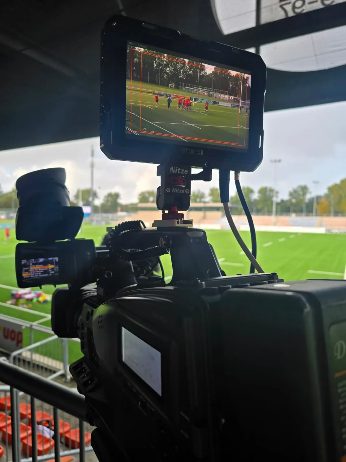 Field monitor on a CamJo24 broadcast camera showing the rugby pitch at the National Rugby Centre Amsterdam